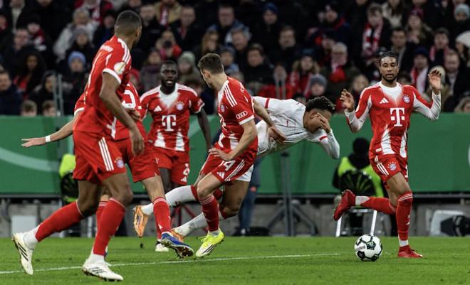 图片报:德甲VAR团队确认斯塔尼希奇首次触球点位于禁区外 图片报:德甲VAR团队确认斯塔尼希奇首次触球点位于禁区外