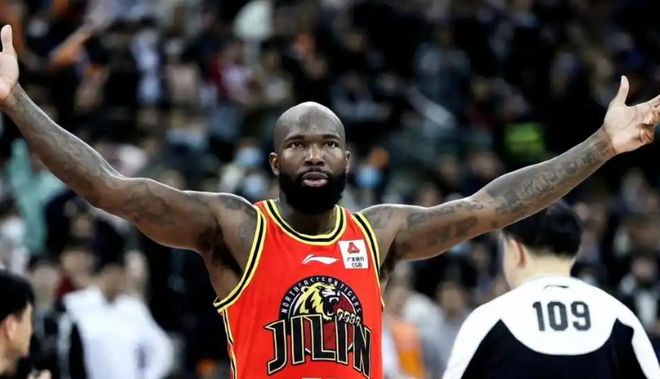 琼斯社媒发文!未收到好的报价,正在保持训练,承诺承担更多责任 琼斯社媒发文!未收到好的报价,正在保持训练,承诺承担更多责任