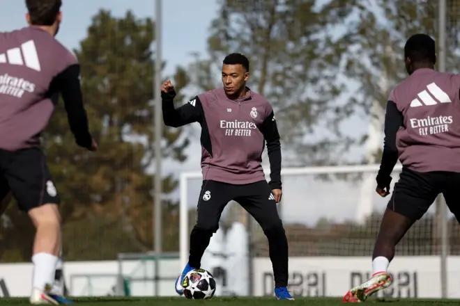 马卡:姆巴佩全程参与了队内合练,客战本菲卡能够出场 马卡:姆巴佩全程参与了队内合练,客战本菲卡能够出场