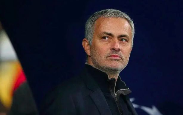 主场0-1惜败剧情拉满！维尼修斯中途离场，穆帅红牌+采访引发争议