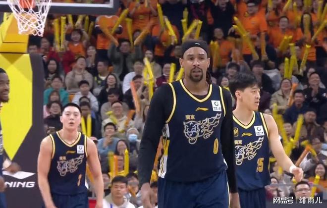 完爆怀特塞德+碾压麦基！广东队瞄准2米08空间型内线，保底总决赛