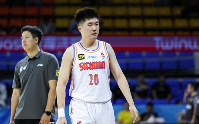 杜锋爱徒加盟NBL,新疆后卫伤势接近郭艾伦,杨舒予成女篮队长 杜锋爱徒加盟NBL,新疆后卫伤势接近郭艾伦,杨舒予成女篮队长