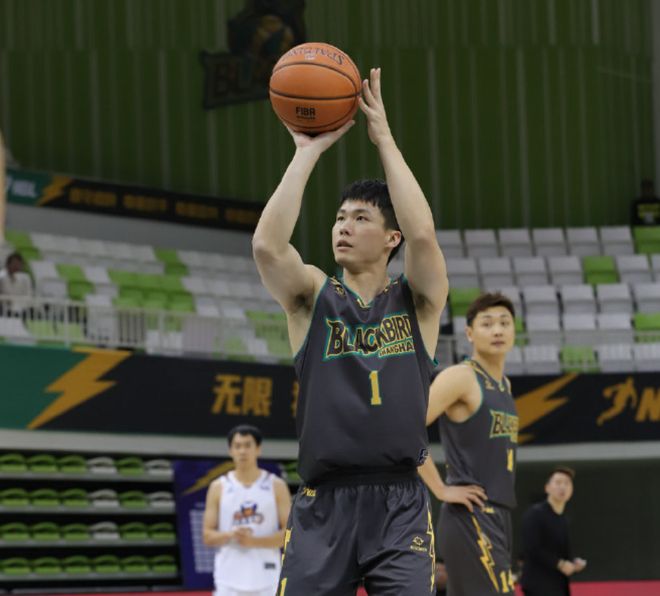 首秀仅得1分！网红球员终于登场，没打就进全明星