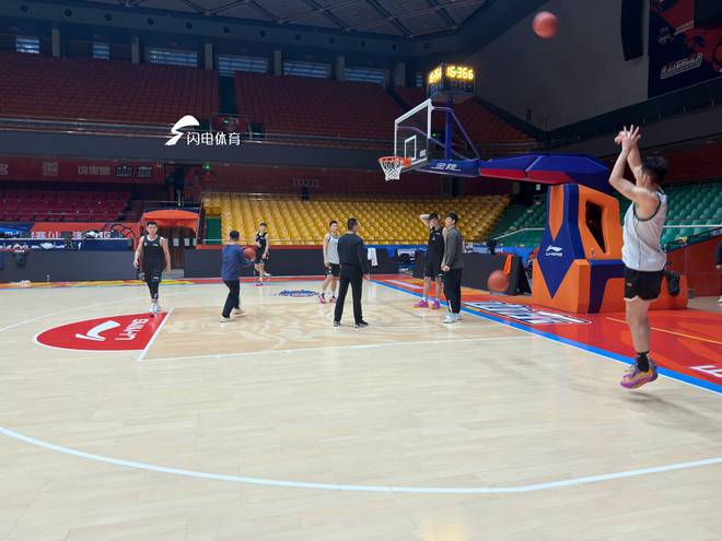 山东高速男篮积极备战 第二阶段首战对阵江苏 山东高速男篮积极备战 第二阶段首战对阵江苏