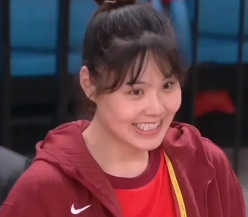 中国女篮世预赛开门红，全体球员评分，2大亮点+2个不足