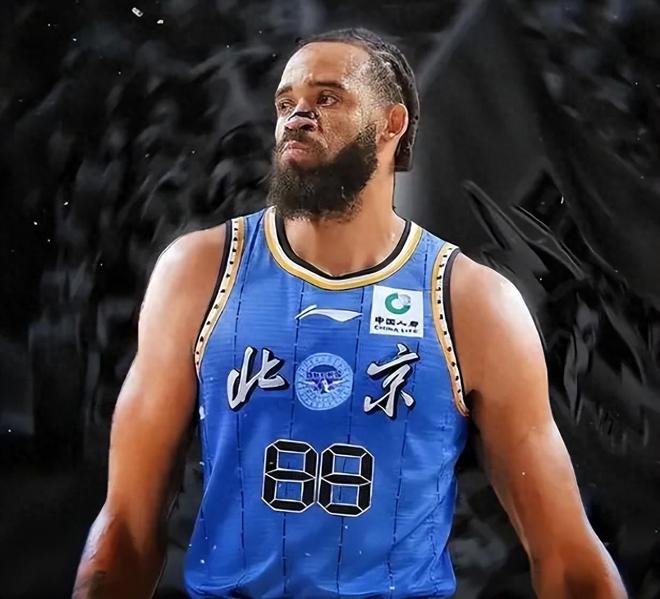 4投1中！球队赢33分，顶薪内线正负值为0，球迷：你甚至不配打NBL