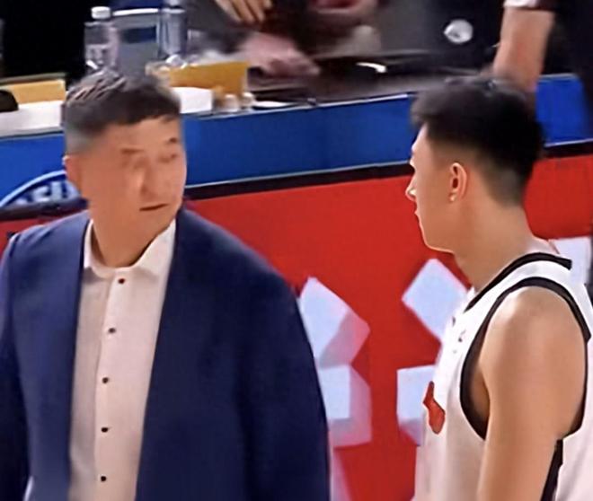 狂轰19+18+8+4+2!劳森重创广东内线,未见朱八强援,5号位太致命 狂轰19+18+8+4+2!劳森重创广东内线,未见朱八强援,5号位太致命