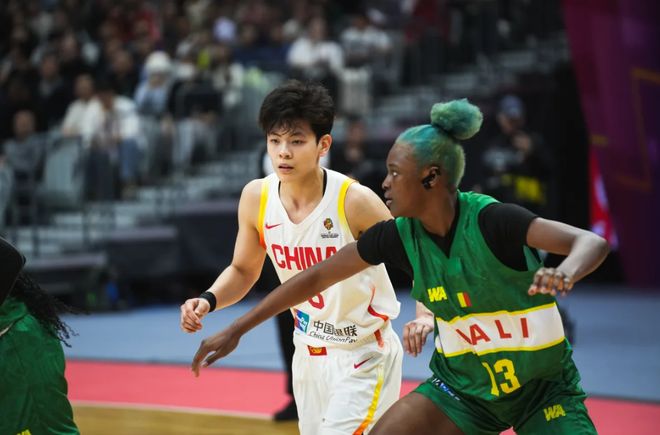 队长名不副实?杨舒予被指为张子宇传不好球 她不如王思雨吗 队长名不副实?杨舒予被指为张子宇传不好球 她不如王思雨吗