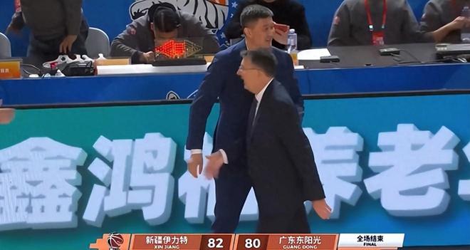 破案了！广东队为何遭新疆逆转？杜锋赛后暗批4人，道出输球原因