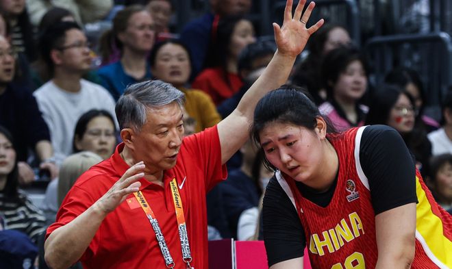 后卫水平太差,主教练战术僵化!中国女篮浪费张子宇两双 后卫水平太差,主教练战术僵化!中国女篮浪费张子宇两双