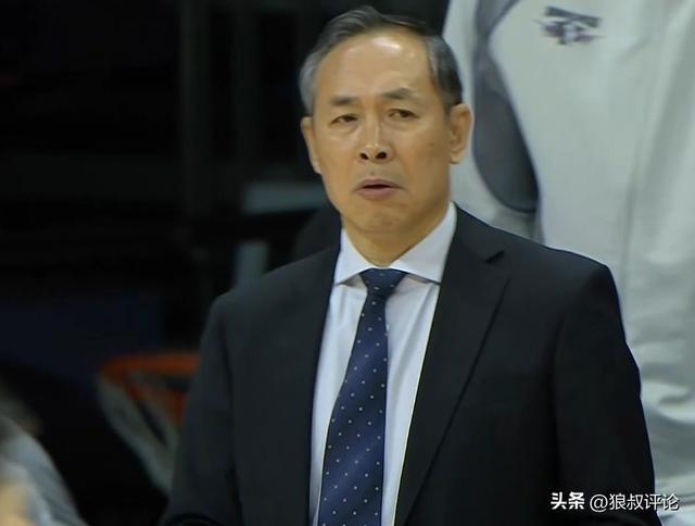 许利民:末节麦基和周琦在场表现 坚定后续围绕双塔搭配更多的战术 许利民:末节麦基和周琦在场表现 坚定后续围绕双塔搭配更多的战术