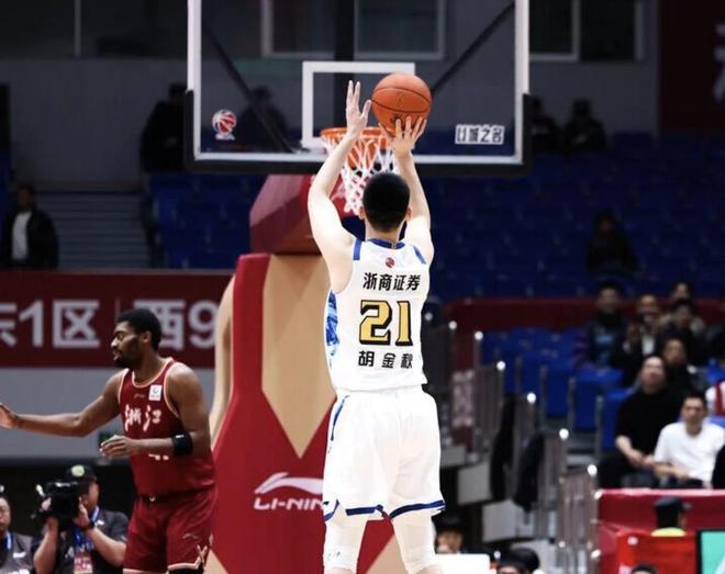 胡金秋超越陶汉林,升至CBA历史篮板榜第8位 胡金秋超越陶汉林,升至CBA历史篮板榜第8位