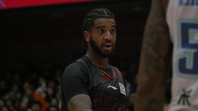 山东85:76青岛,克里斯42分,创CBA生涯新高 山东85:76青岛,克里斯42分,创CBA生涯新高