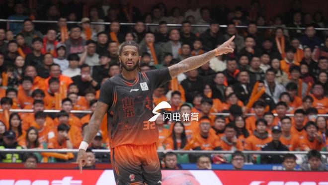 赢下齐鲁德比!山东高速男篮85-76力克青岛,取得两连胜 赢下齐鲁德比!山东高速男篮85-76力克青岛,取得两连胜