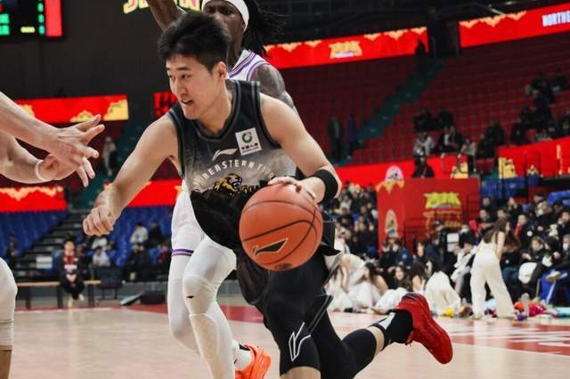 32分+6记三分!失意国手砍分能力不输小外援,郭士强该重点考察了 32分+6记三分!失意国手砍分能力不输小外援,郭士强该重点考察了