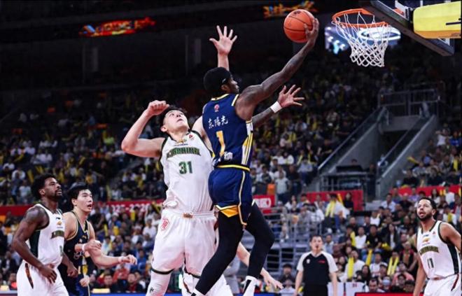 广东本土球员得分不及萨姆纳一半,球迷吐槽,杜锋该反思执教 广东本土球员得分不及萨姆纳一半,球迷吐槽,杜锋该反思执教