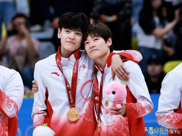 WCBA公布新赛季全明星首发:杨力维当选票王 罗欣棫张茹等国手入选 WCBA公布新赛季全明星首发:杨力维当选票王 罗欣棫张茹等国手入选