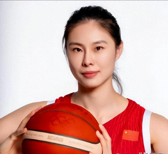 光漂亮有啥用?上场6分钟3失误 大空位不敢投 球迷:退出国家队吧 光漂亮有啥用?上场6分钟3失误 大空位不敢投 球迷:退出国家队吧