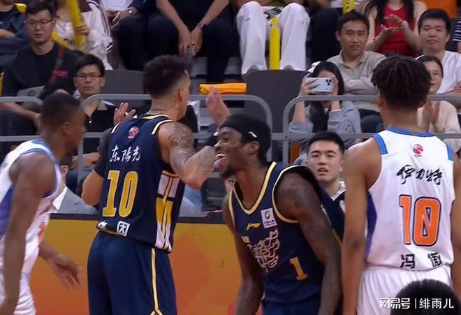 朱芳雨赌对了!广东队被迫放弃萨林杰,焦泊乔狂轰赛季最强一战! 朱芳雨赌对了!广东队被迫放弃萨林杰,焦泊乔狂轰赛季最强一战!