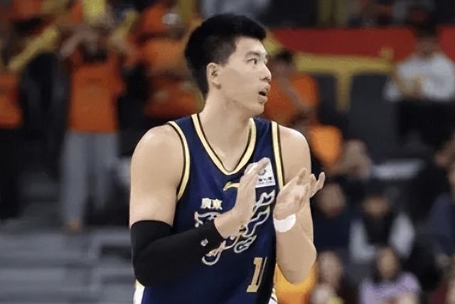 单场12板8板3帽！2.10米失意国手内线大爆发 之前杜锋未用好他？