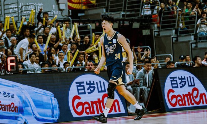 广东大胜22分,他却比被DNP的萨林杰还尴尬,粤迷:不如让家政上 广东大胜22分,他却比被DNP的萨林杰还尴尬,粤迷:不如让家政上