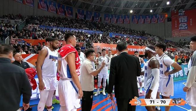 爆大冷！CBA争4关键战：北京男篮意外输球，许利民连遭质疑！