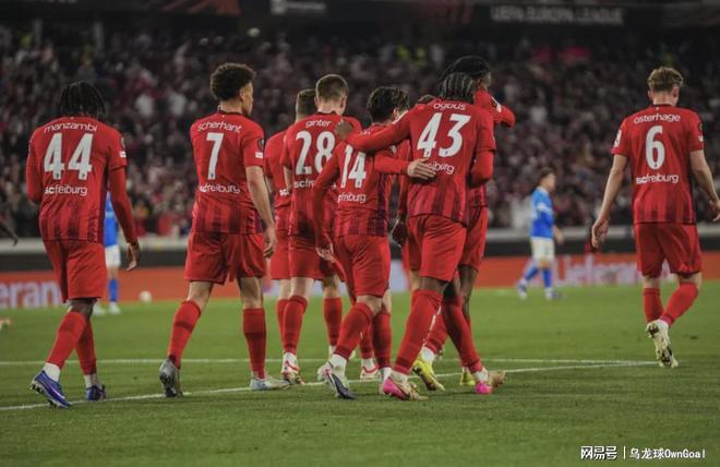 踢疯了!日本球员破门+助攻!德甲球队创造历史,晋级欧联八强 踢疯了!日本球员破门+助攻!德甲球队创造历史,晋级欧联八强