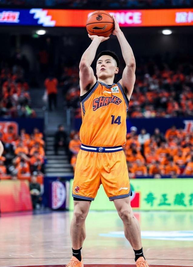 李弘权21分 上海男篮111-71四川男篮 杨文学24分 李弘权21分 上海男篮111-71四川男篮 杨文学24分