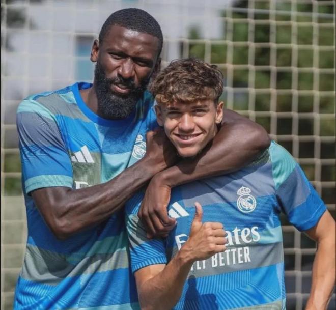 TA:曼联接近续约梅努和马奎尔!斯洛特确认利物浦神锋接近复出! TA:曼联接近续约梅努和马奎尔!斯洛特确认利物浦神锋接近复出!