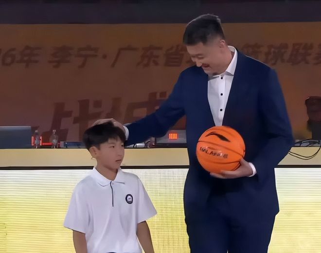 广东3消息!杜锋离队参加活动,陈老板态度曝光,徐昕回归没戏 广东3消息!杜锋离队参加活动,陈老板态度曝光,徐昕回归没戏