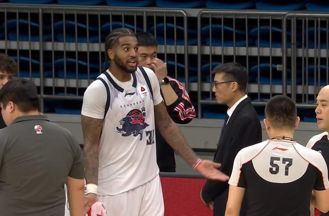 重磅噩梦!CBA传统劲旅核心骨裂,伤休3-4周,前4名恐怕保不住了 重磅噩梦!CBA传统劲旅核心骨裂,伤休3-4周,前4名恐怕保不住了