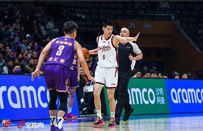 光有名气有啥用?天才后卫5战4场0分,沦为废材,球迷:你玩完了 光有名气有啥用?天才后卫5战4场0分,沦为废材,球迷:你玩完了