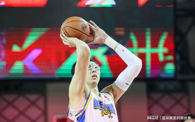 连续8次罚球不中,冒充职业球员甩大牌,周琦才30岁啊怎么就废了 连续8次罚球不中,冒充职业球员甩大牌,周琦才30岁啊怎么就废了