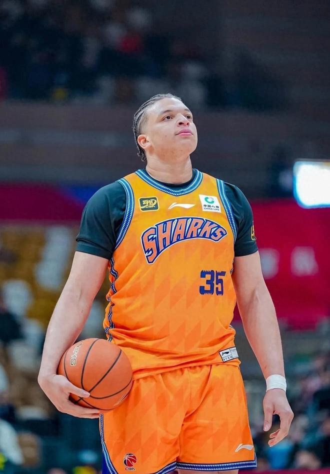 CBA重磅爆料！曝麦考尔离开广东宏远，上海男篮将对洛夫顿重罚