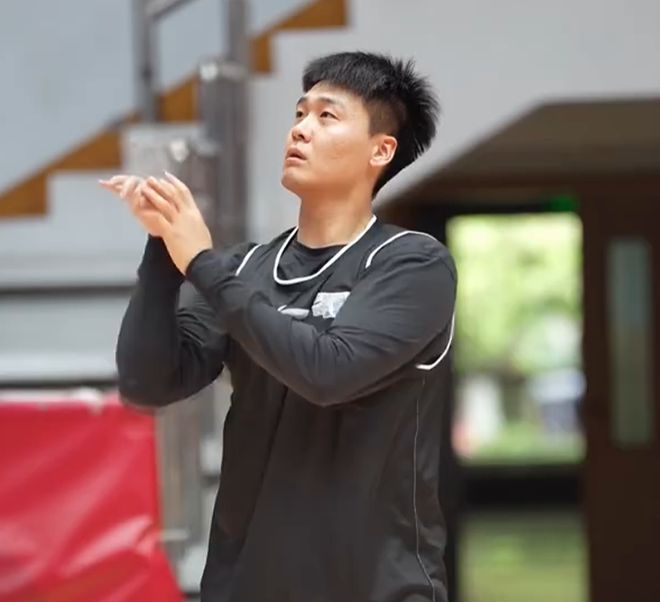 备战浙江！赵睿投篮精准，周琦改罚球手势，许利民重提防守问题！