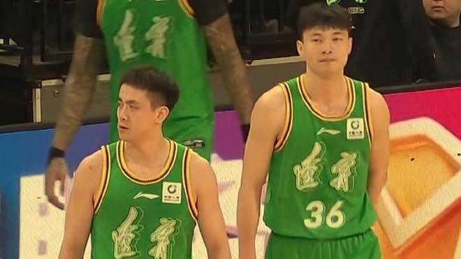 继伟4+3+9拼尽全力!哈维6分,布罗金顿8分,威尔斯4分,辽篮落后3分 继伟4+3+9拼尽全力!哈维6分,布罗金顿8分,威尔斯4分,辽篮落后3分