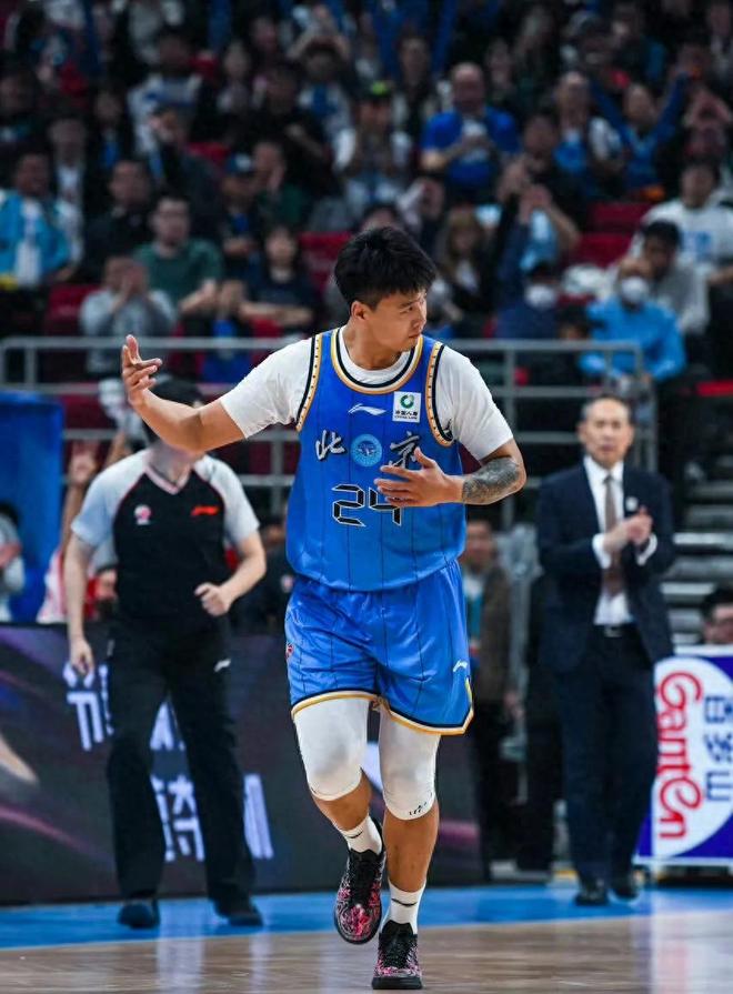 北京男篮坏消息！四位主力受伤，球迷担心的还是发生了