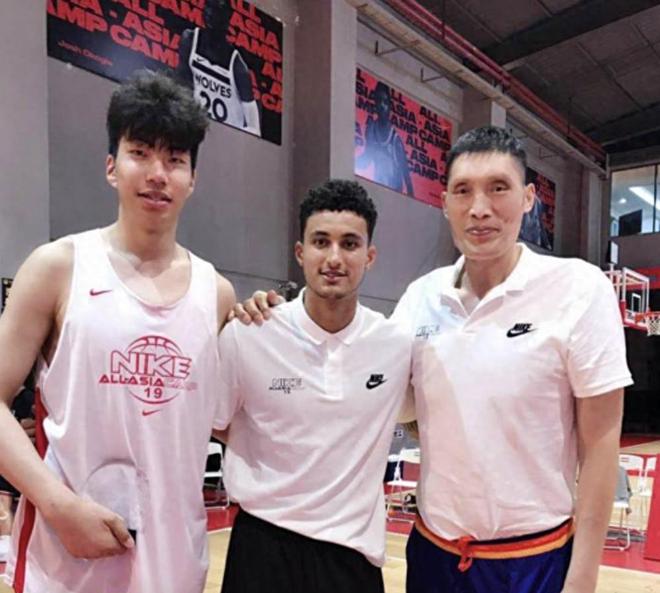 他是男篮名宿，拿过篮板王，如今儿子也进CBA，成为顶级中锋