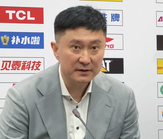 胜广厦发布会！杜锋点赞3将顶到四号位齐贡献，徐杰老大式发言！