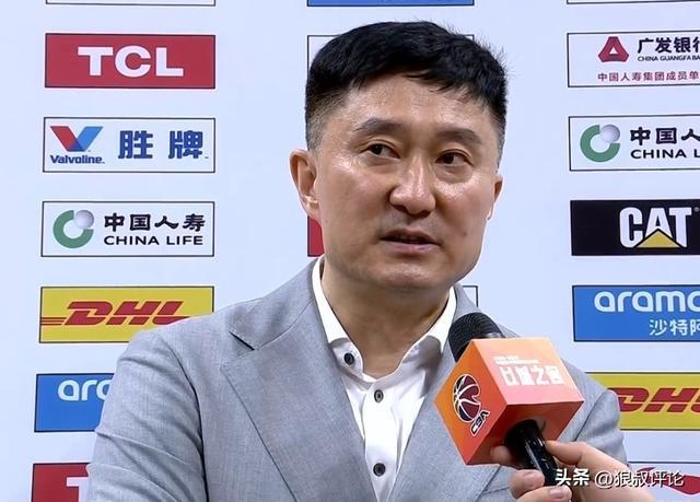 杜锋:萨林杰拉伤影响排兵布阵 崔永熙顶四号位赢下来非常不容易 杜锋:萨林杰拉伤影响排兵布阵 崔永熙顶四号位赢下来非常不容易