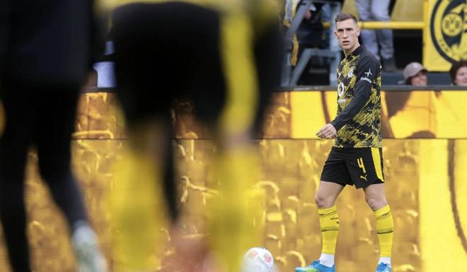 布克:施洛特贝克已向多特表达了忠诚,我对球迷嘘他表示谴责 布克:施洛特贝克已向多特表达了忠诚,我对球迷嘘他表示谴责