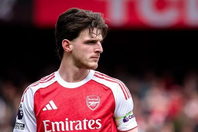 阿森纳开展公开训练，赖斯、萨卡、厄德高、卡拉菲奥里等缺席