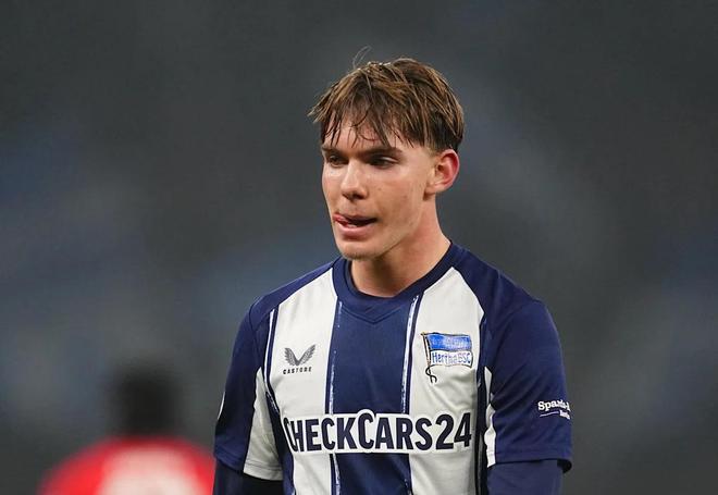 拜仁抢16岁中场，4队疯抢€10m解约金，曼城被踢出局