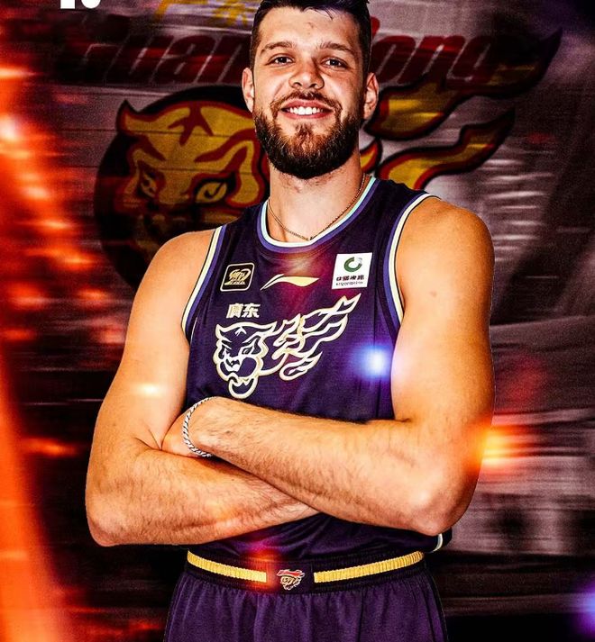 广东男篮大外援来了！曾砍50+18，内线大闸