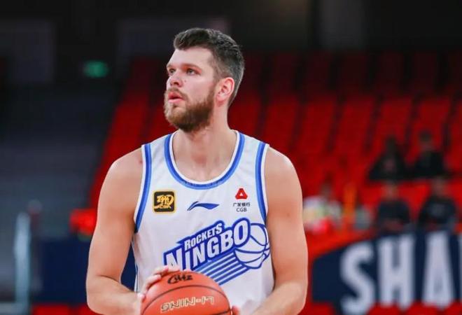 广东队新外援终于来了，单场50分18篮板；深圳队签NBA首轮秀