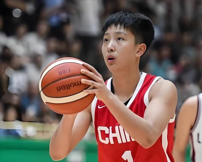 打脸？19岁女篮新星刚落选国家队，就被WNBA选中，球迷想到了李梦