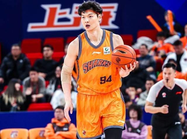 CCTV5直播！上海VS辽宁万众瞩目，赵继伟再挑大梁，乌戈全力冲8强