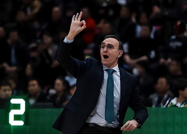 狂输34分后，辽篮疑似内讧，赵继伟发飙，2字耐人寻味，乌戈道歉