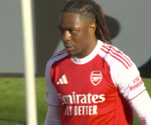 阿森纳要争2冠！1-0后反超登顶，欧冠全力拼马竞，弱者才2选1