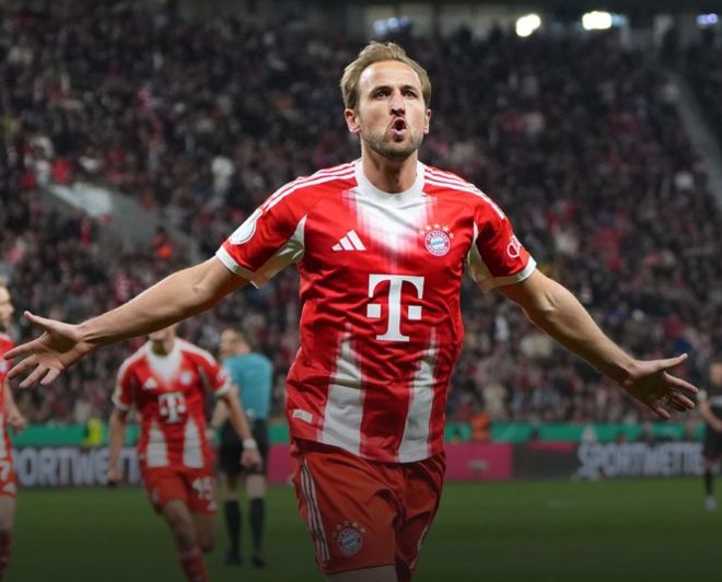 8连胜剑指三冠王！凯恩破僵局冲穆勒神迹，拜仁2-0药厂晋级决赛